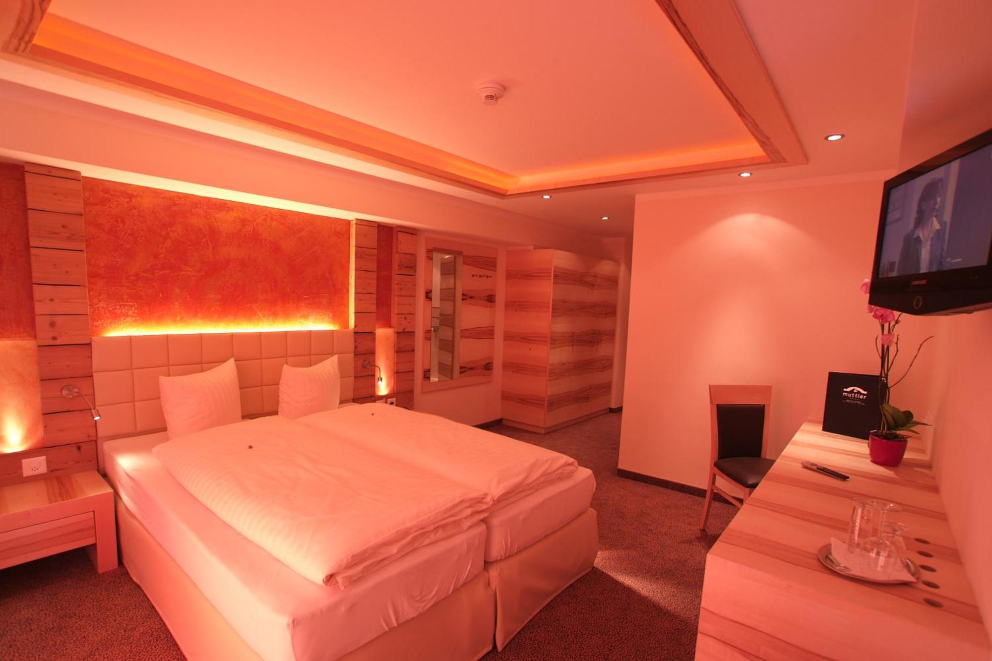 Hotel Garni Muttler Alpinresort & Spa Samnaun Room photo