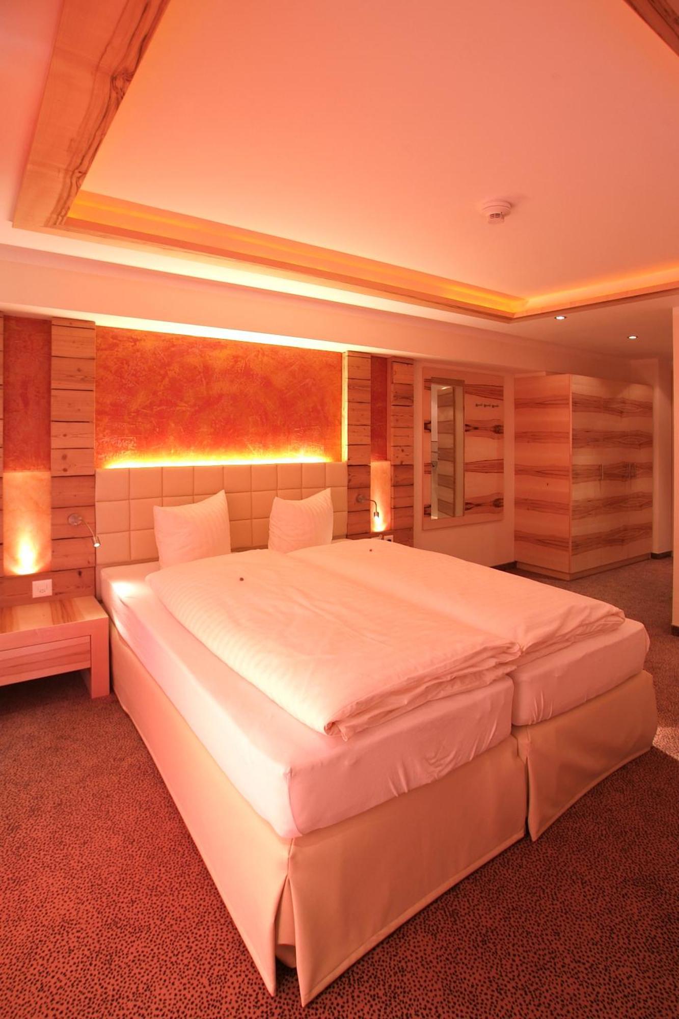 Hotel Garni Muttler Alpinresort & Spa Samnaun Room photo