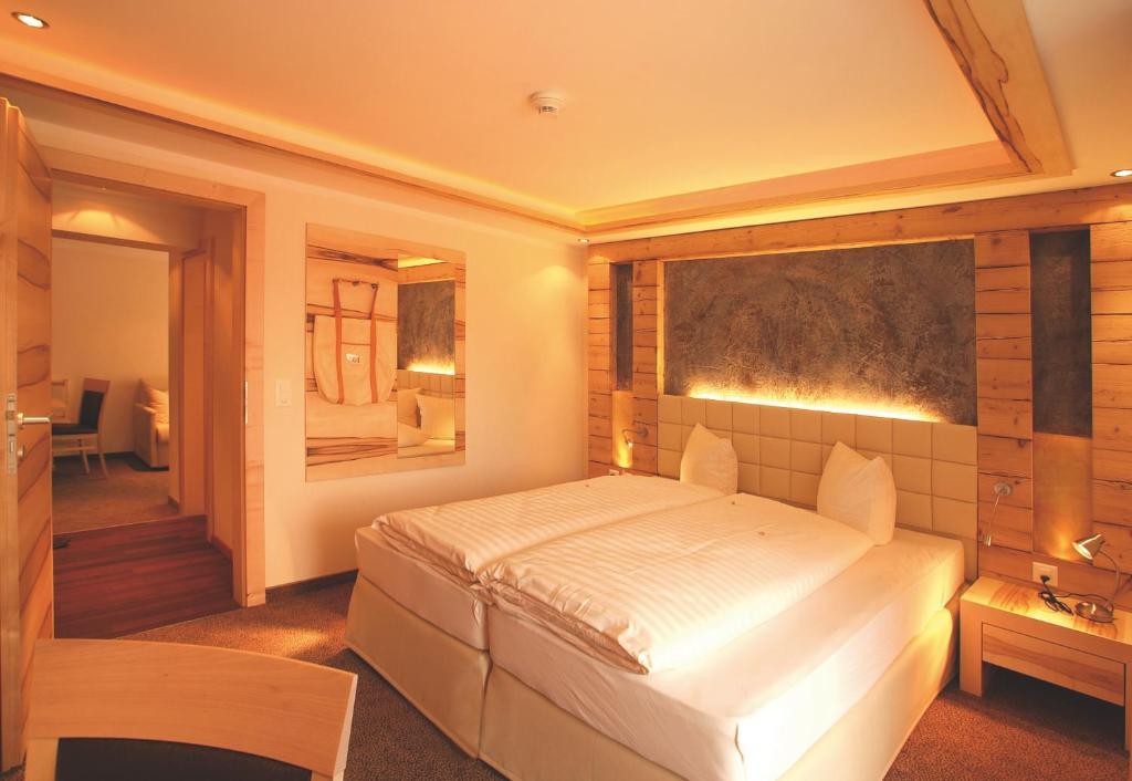 Hotel Garni Muttler Alpinresort & Spa Samnaun Room photo