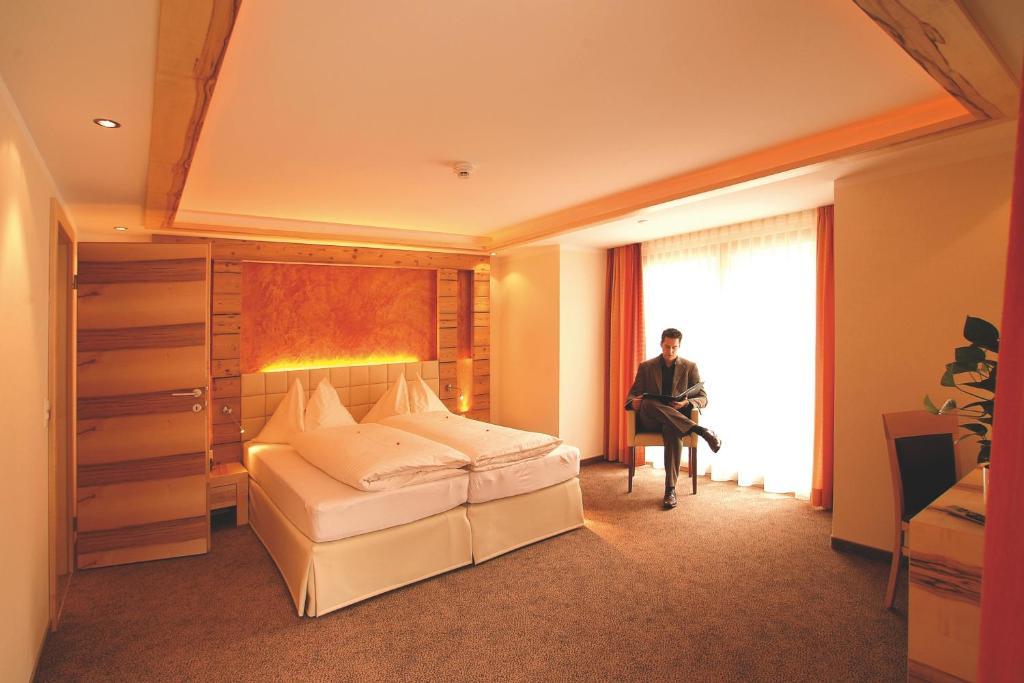 Hotel Garni Muttler Alpinresort & Spa Samnaun Room photo