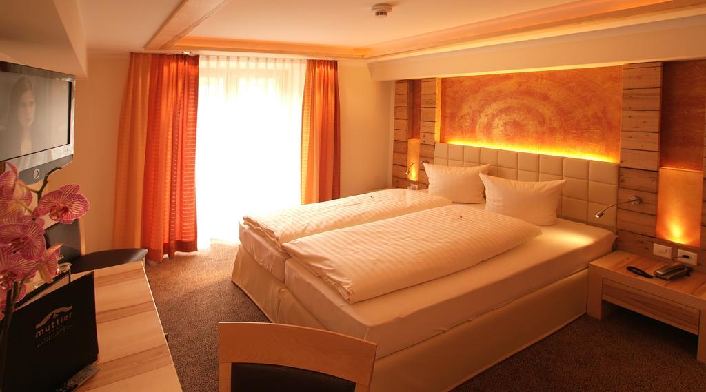 Hotel Garni Muttler Alpinresort & Spa Samnaun Room photo